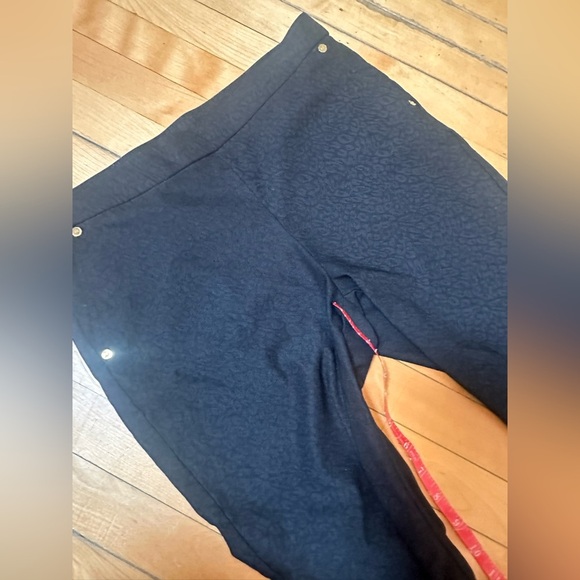 Anne Klein Stretch Pants, Clean Front, Black on Black Leopard Print (Sz 6) - Picture 2 of 10